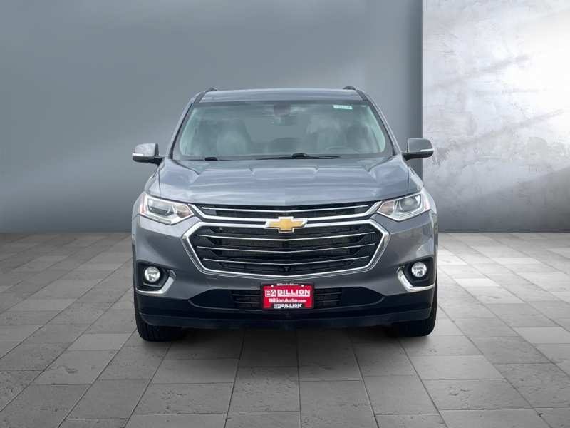 2021 Chevrolet Traverse — front three-quarter view