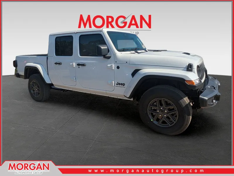 2026 Jeep Gladiator Sport S in White/off-white — front three-quarter view