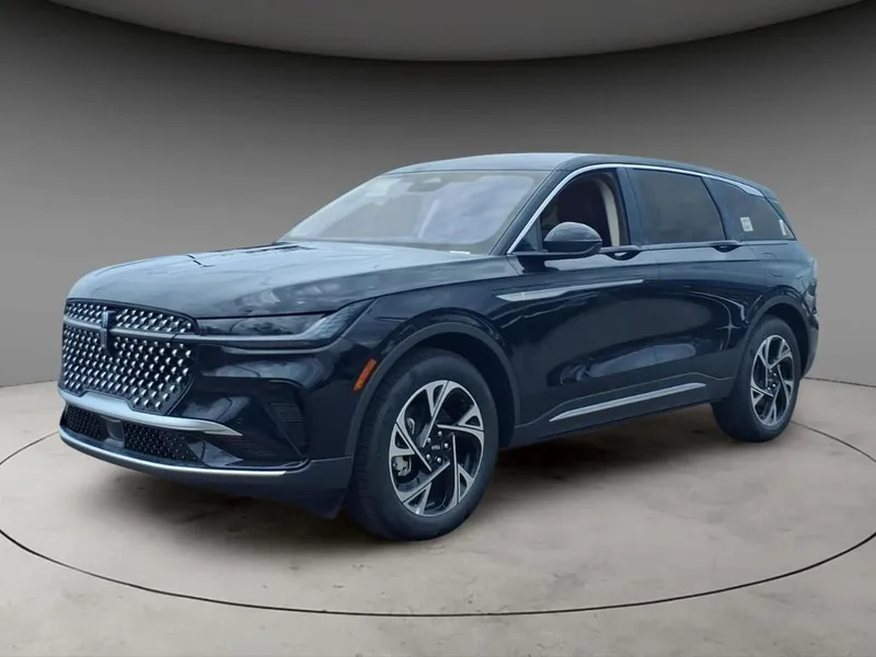 2026 Lincoln Nautilus Premiere in Black Metallic — front three-quarter view