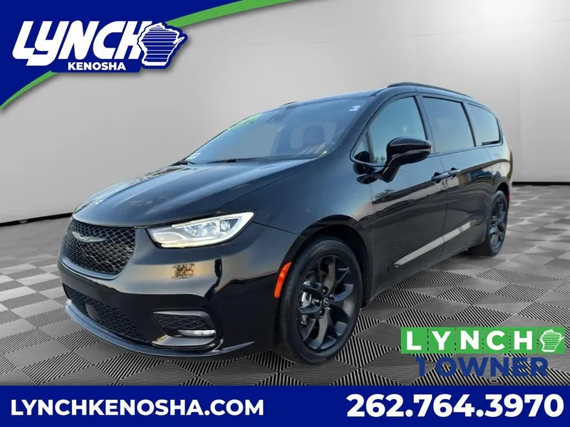 2025 Chrysler Pacifica Limited in Black — front three-quarter view