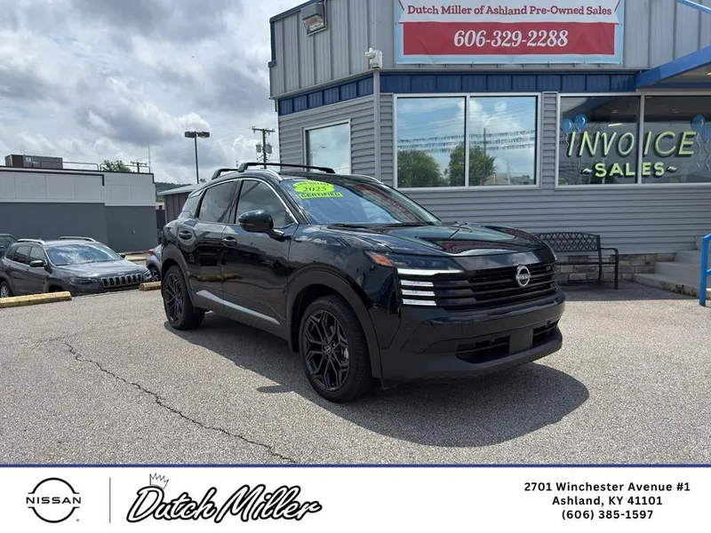 2025 Nissan Kicks SR in Super Black — front three-quarter view