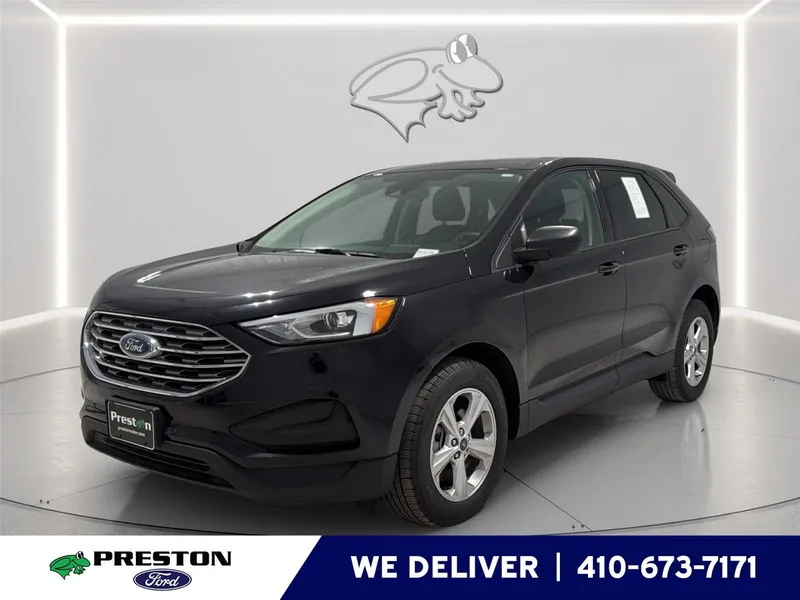 2022 Ford Edge SE in Agate Black — front three-quarter view