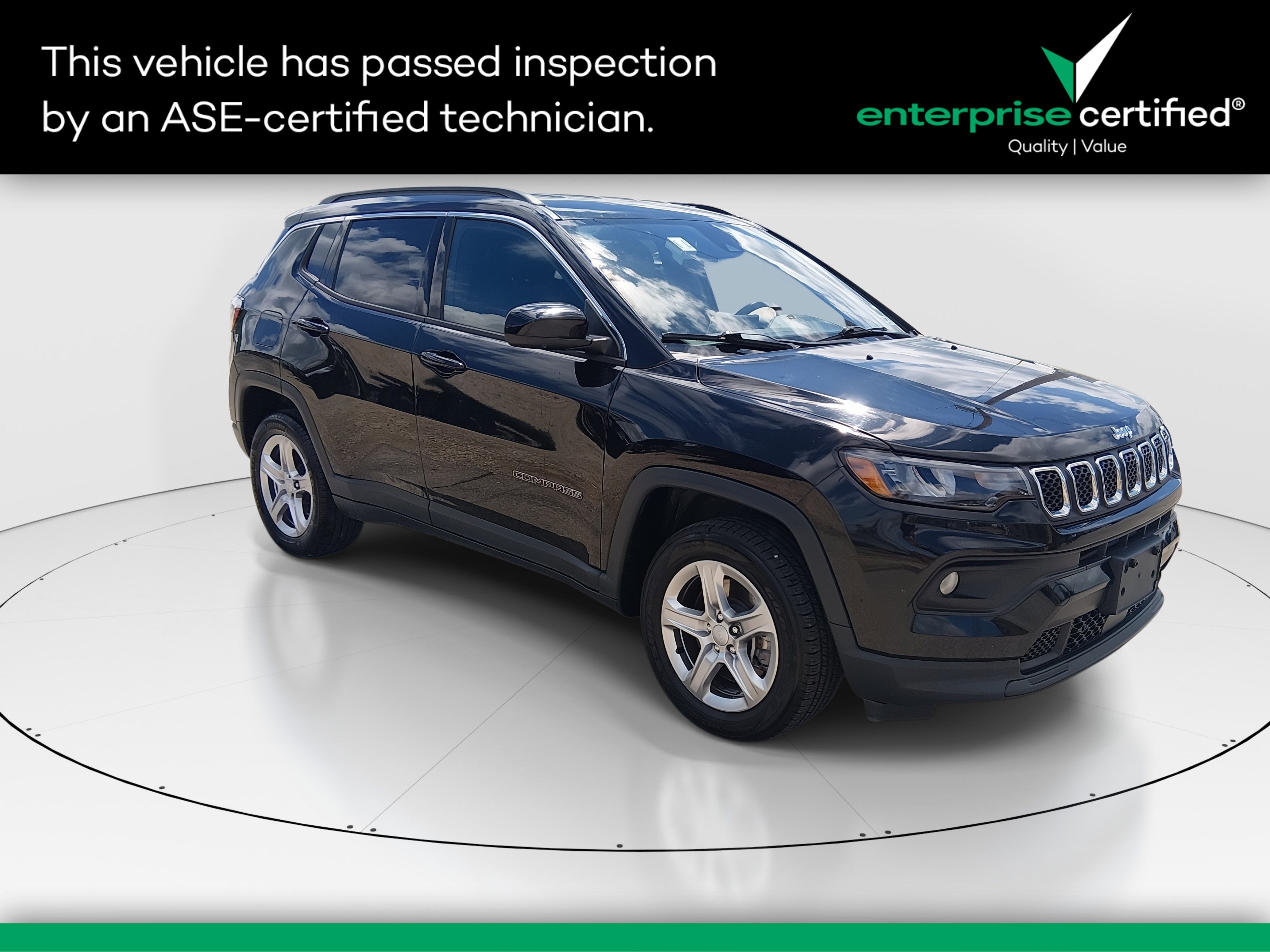 2024 Jeep Compass Latitude 4x4 — front three-quarter view