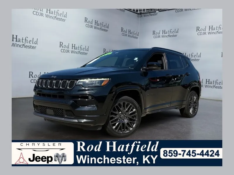 2023 Jeep Compass High Altitude 4x4 in Diamond Black — front three-quarter view