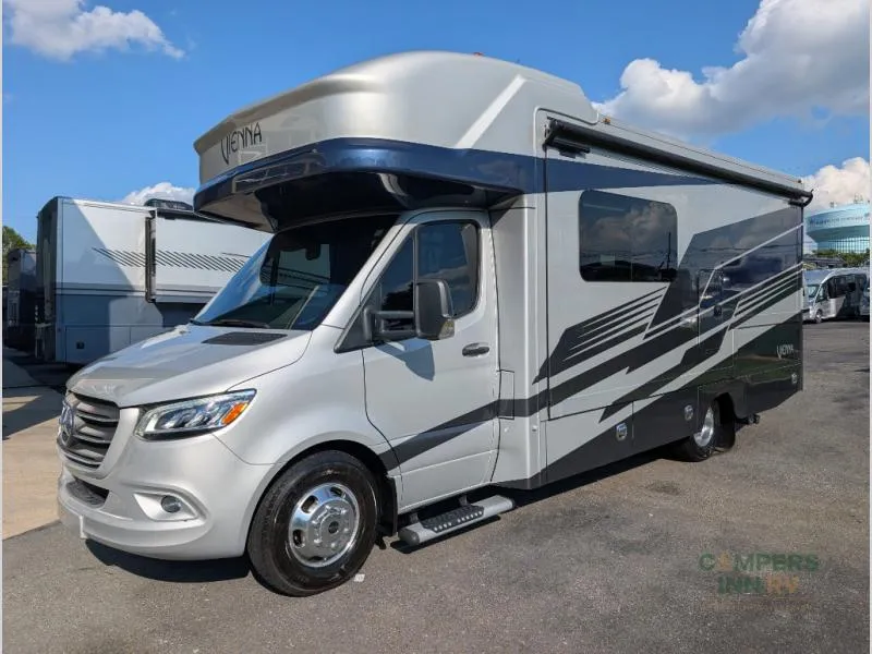 2025 Renegade Renegade — front three-quarter view