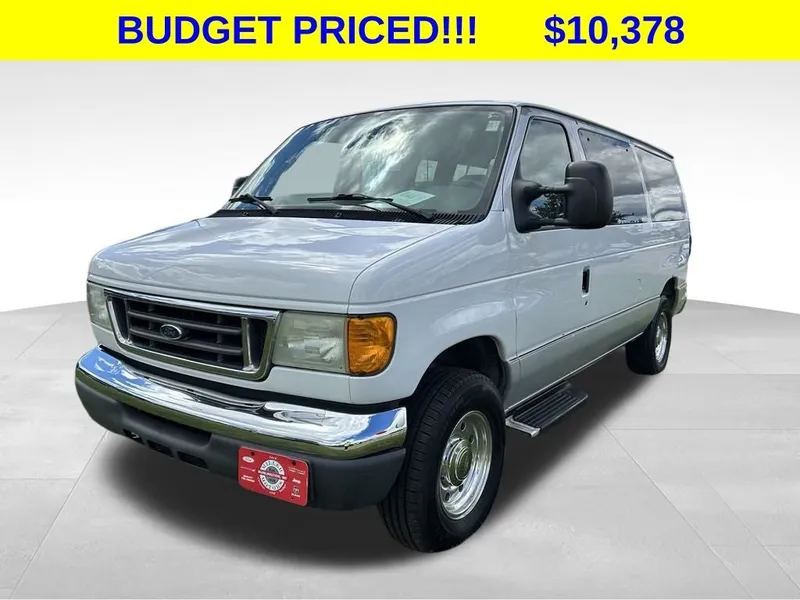 2006 Ford E-350SD XL in White — front three-quarter view