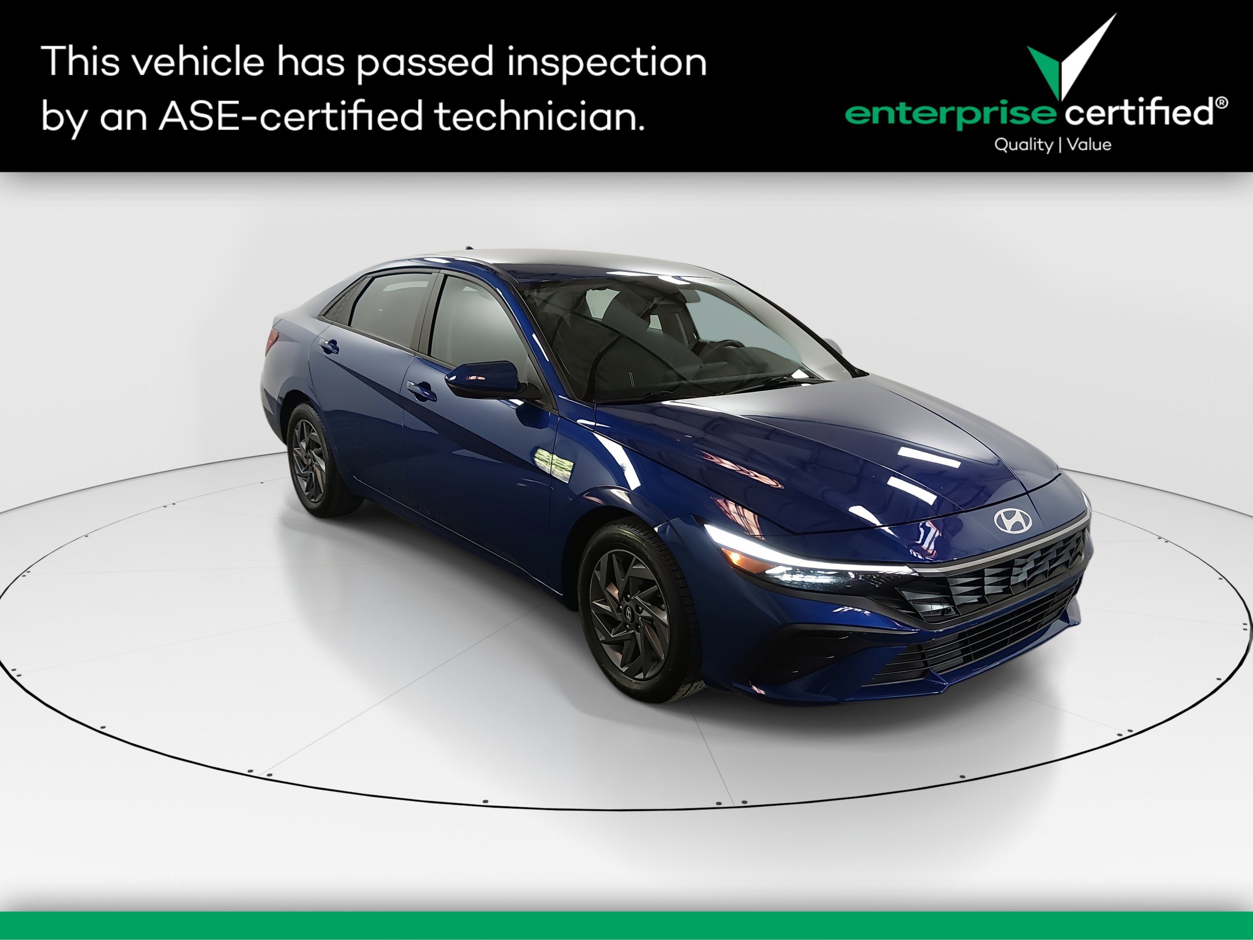 2024 Hyundai Elantra SEL IVT — front three-quarter view