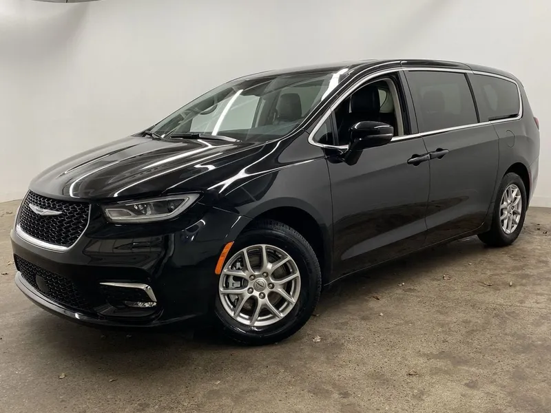 2024 Chrysler Pacifica Touring L in Blk/Black — front three-quarter view