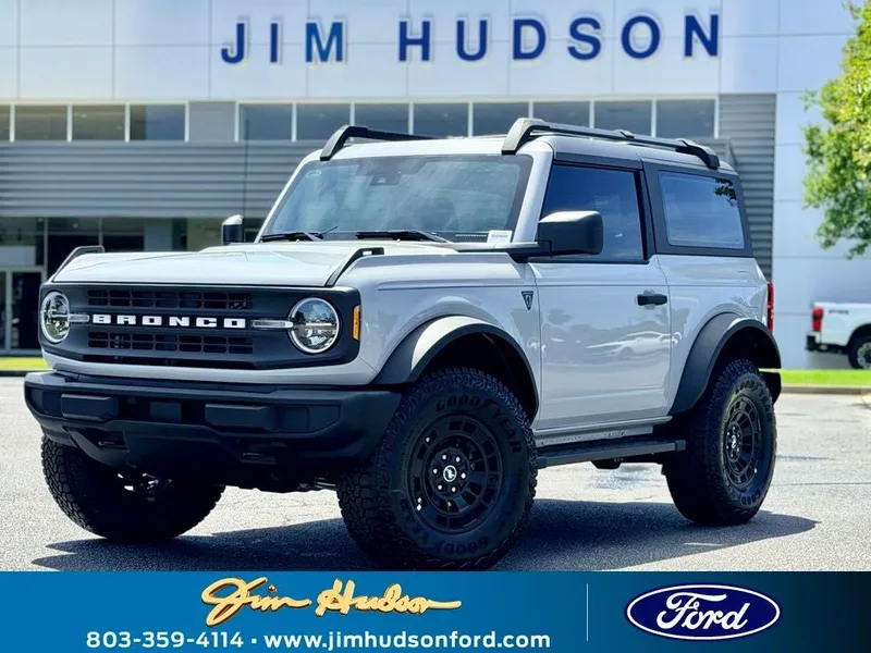 2026 Ford Bronco Base in Avalanche — front three-quarter view