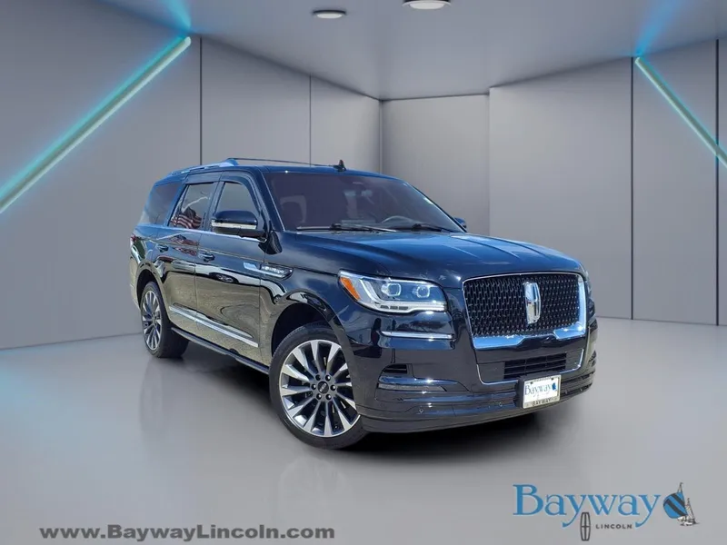 2023 Lincoln Navigator Reserve in Black Metallic — front three-quarter view