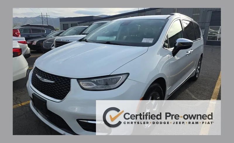 2023 Chrysler Pacifica Limited in Bright White Clearcoat — front three-quarter view