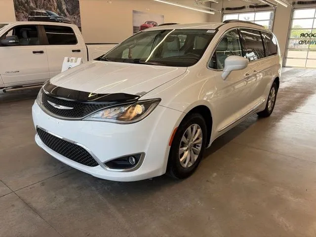 2017 Chrysler Pacifica Touring L in Bright White Clearcoat — front three-quarter view