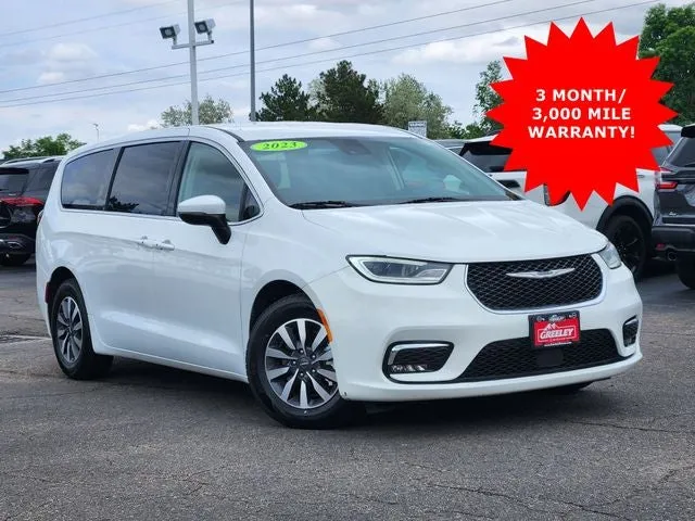 2023 Chrysler Pacifica Hybrid Touring L in Bright White Clearcoat — front three-quarter view