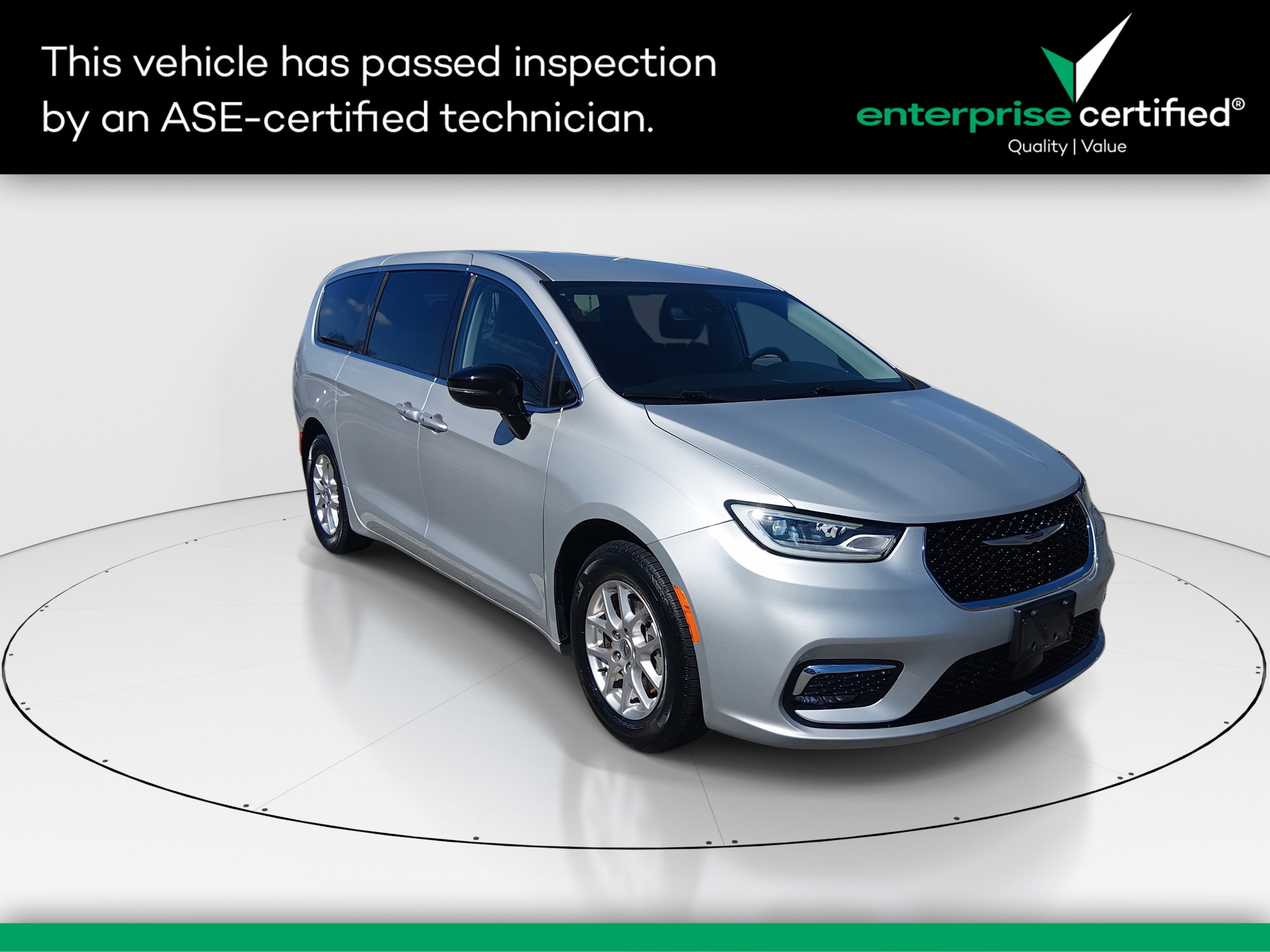 2024 Chrysler Pacifica Touring L FWD — front three-quarter view