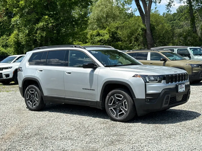 2026 Jeep Cherokee Limited in Silver Zynith Clearcoat — front three-quarter view