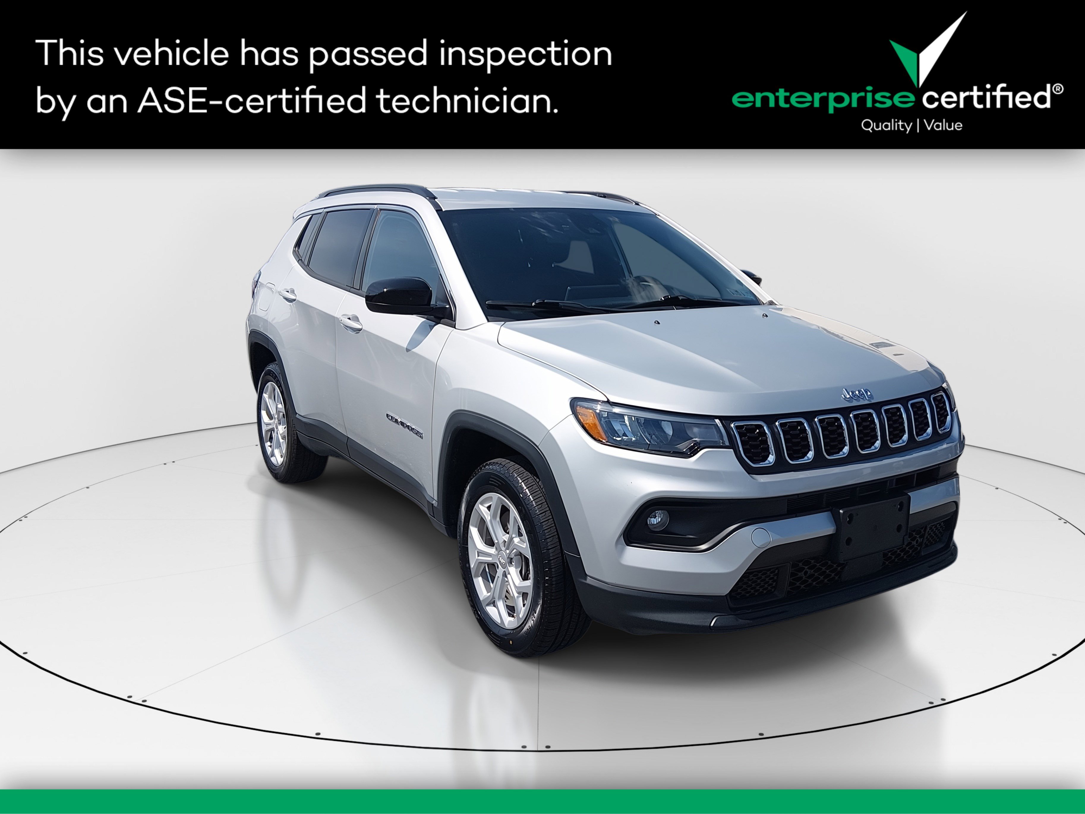 2024 Jeep Compass Latitude 4x4 — front three-quarter view