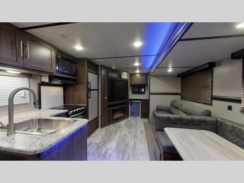2021 CrossRoads RV Zinger — front three-quarter view