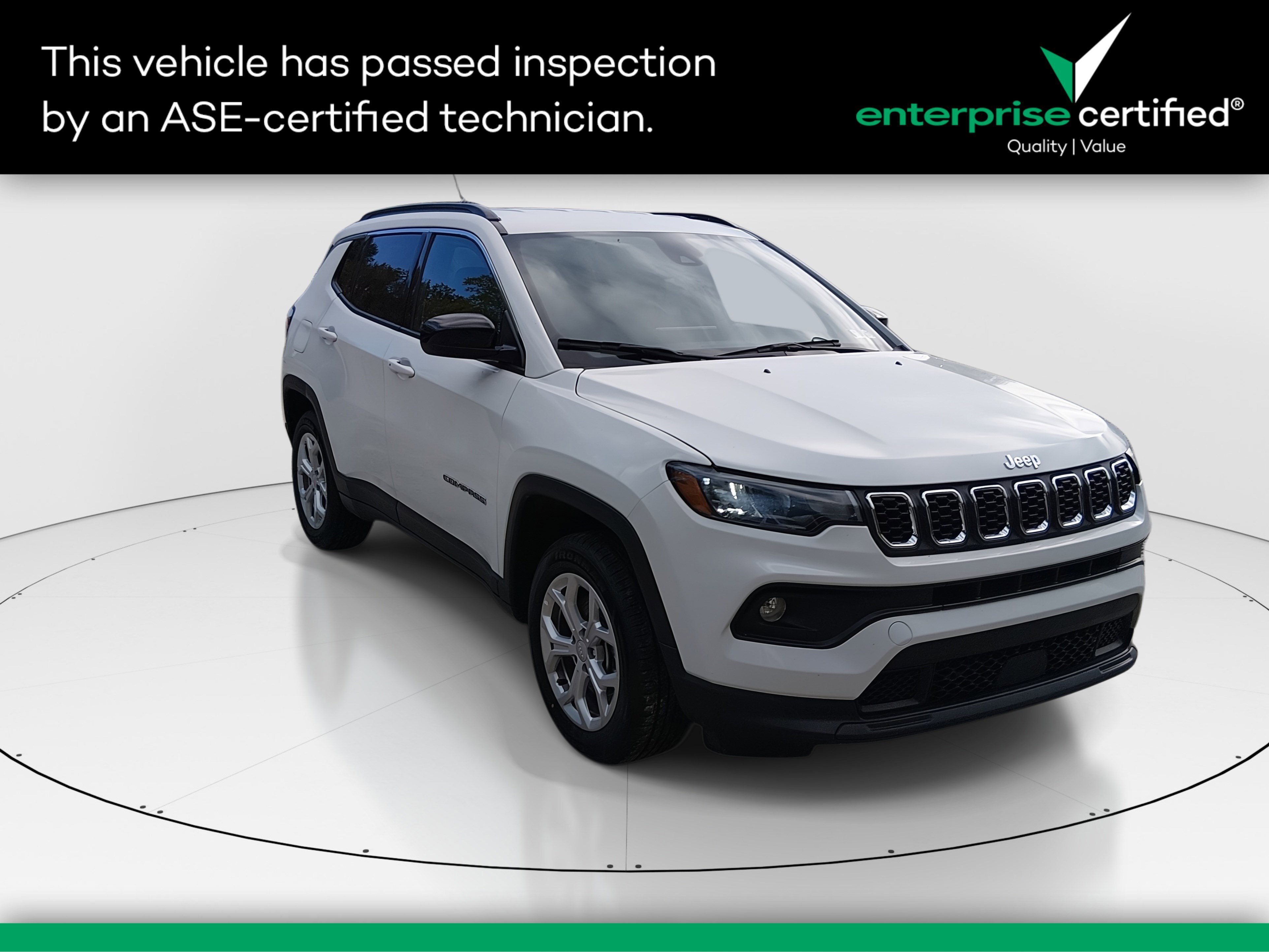 2024 Jeep Compass Latitude 4x4 — front three-quarter view
