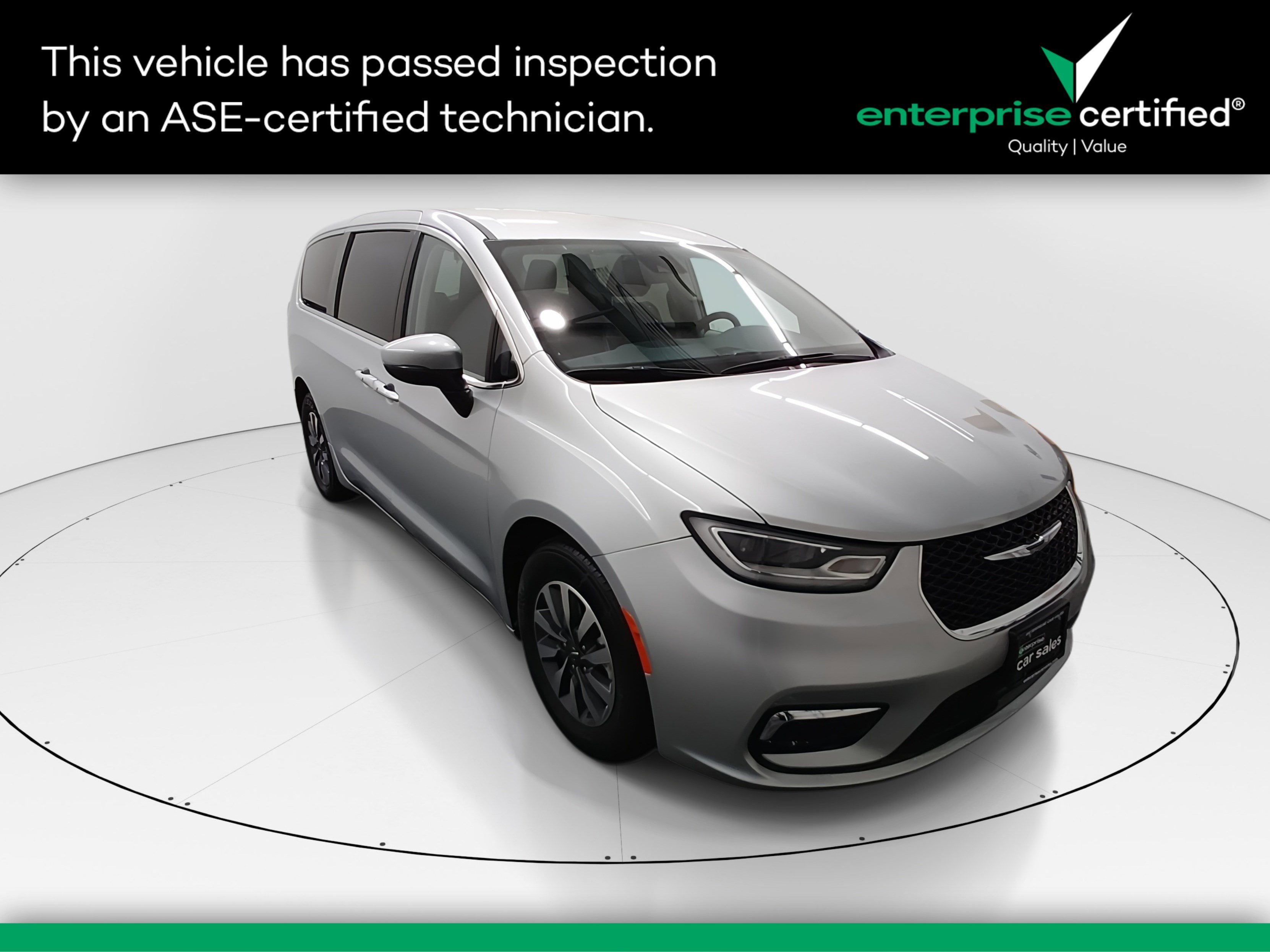 2023 Chrysler Pacifica Hybrid Touring L FWD — front three-quarter view