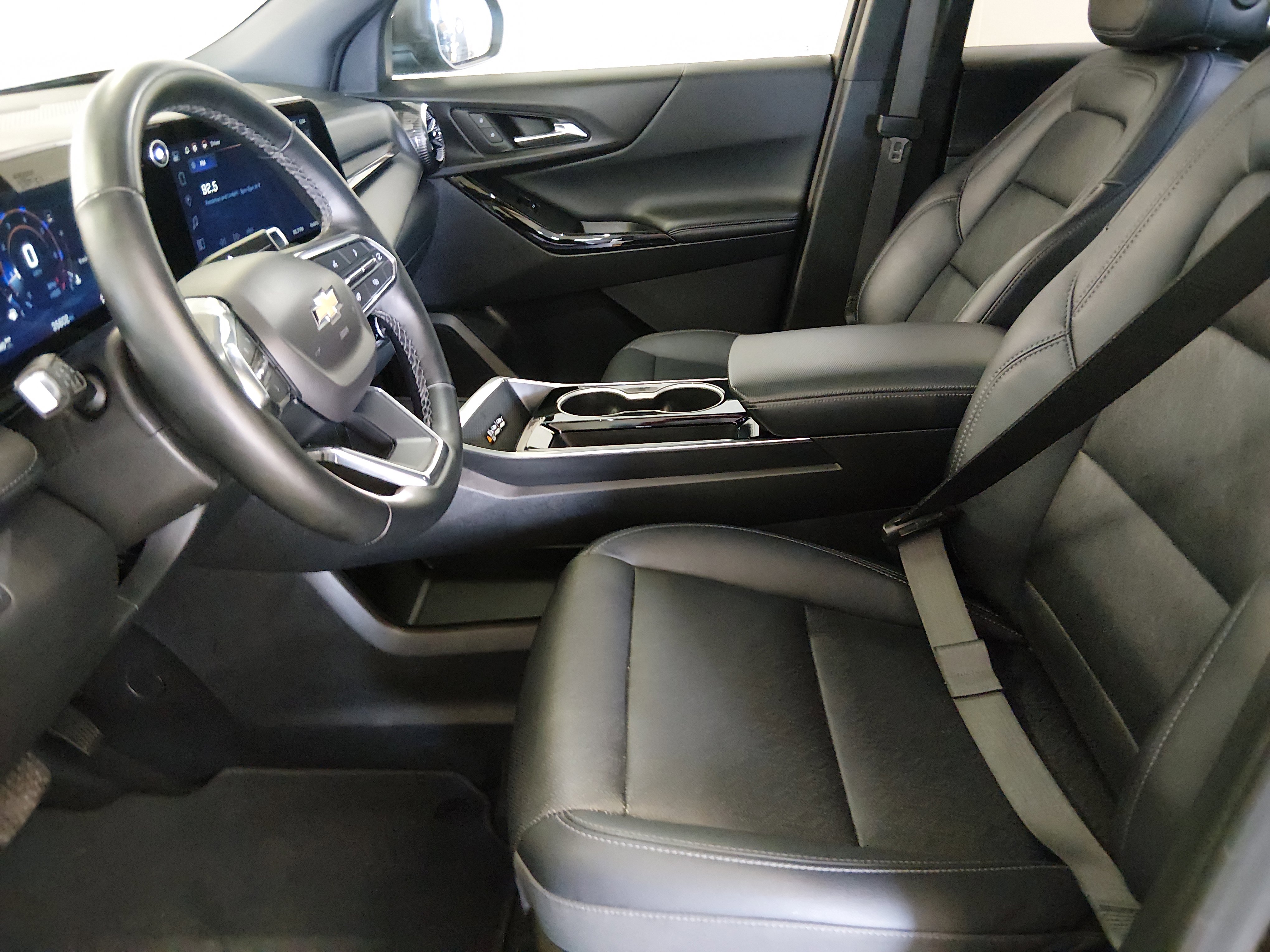 2025 Chevrolet Equinox — photo 12 view