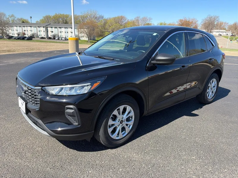 2023 Ford Escape ACTIVE AWD in Agate Black Metallic — front three-quarter view