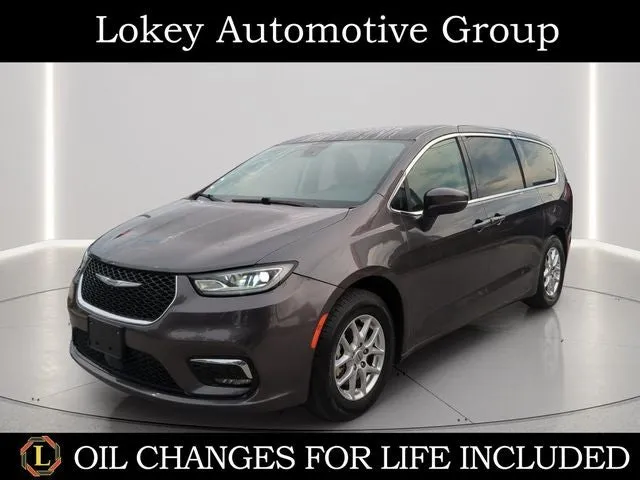 2023 Chrysler Pacifica Touring L in Granite Crystal Metallic Clearcoat — front three-quarter view