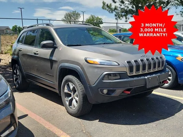 2018 Jeep Cherokee Trailhawk in Light Brownstone Pearlcoat — front three-quarter view