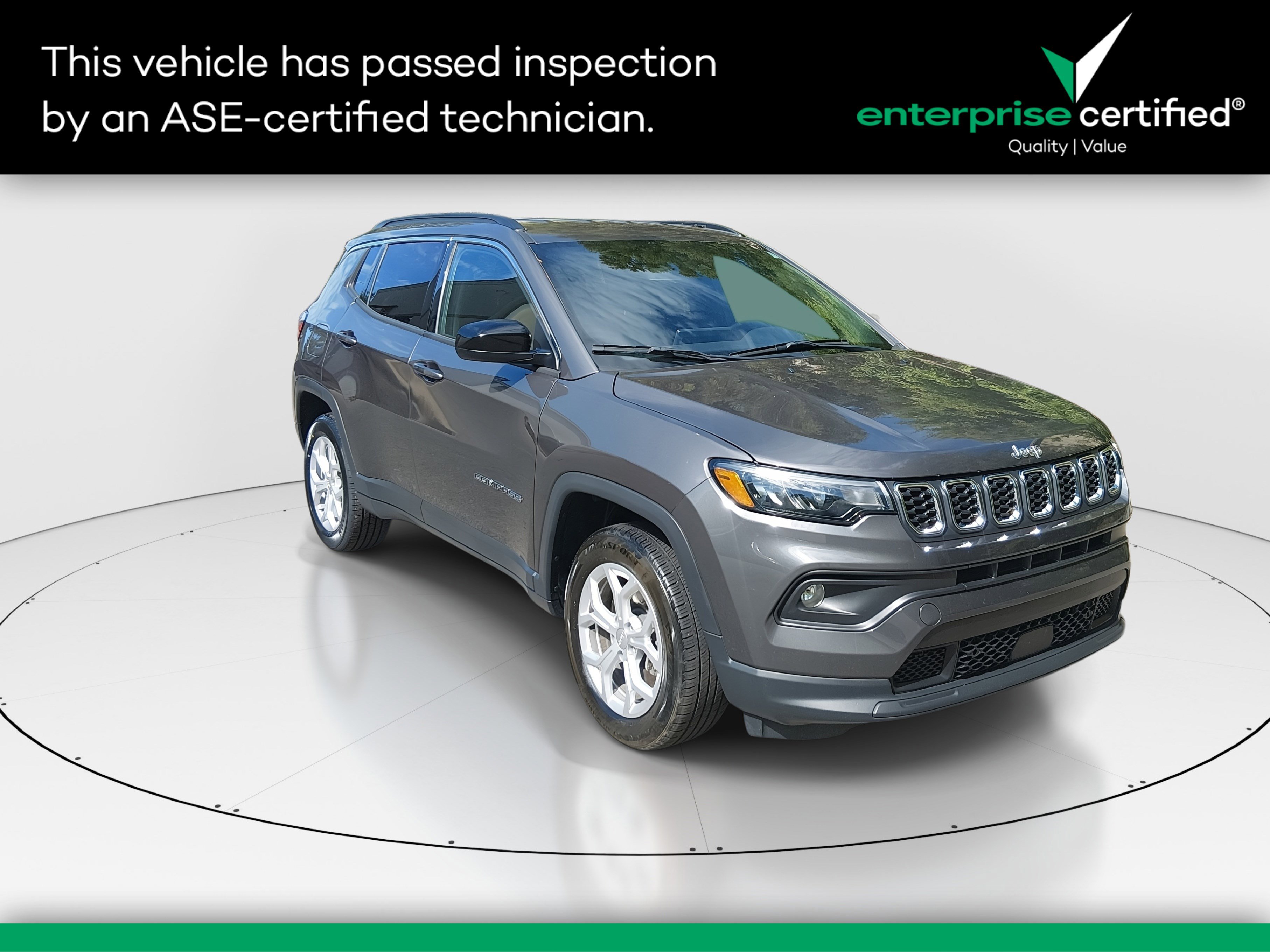 2024 Jeep Compass Latitude 4x4 — front three-quarter view