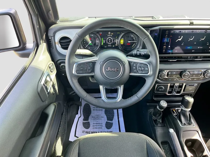 2025 Jeep Wrangler — photo 21 view