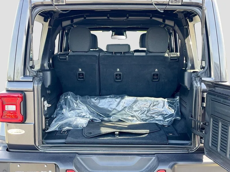 2025 Jeep Wrangler — photo 24 view