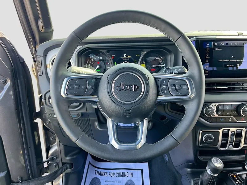 2025 Jeep Wrangler — photo 11 view