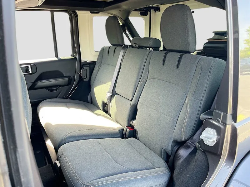 2025 Jeep Wrangler — photo 23 view