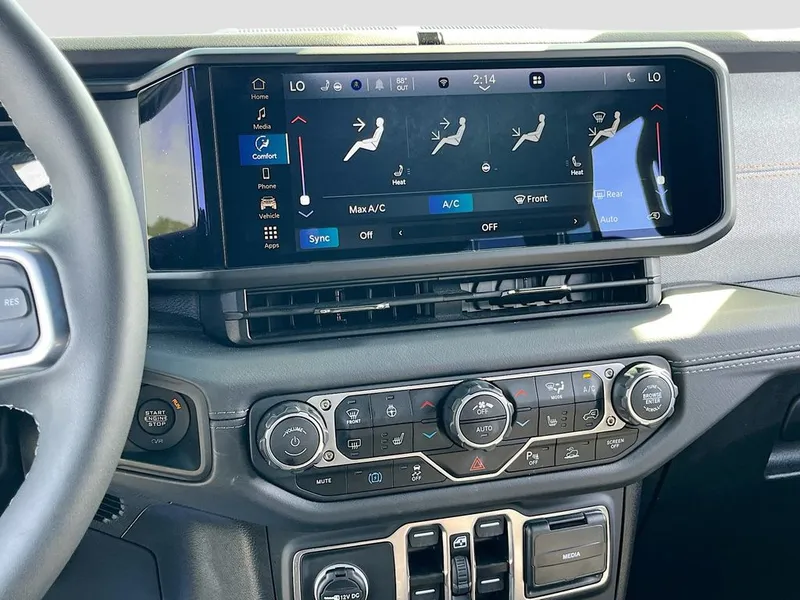 2025 Jeep Wrangler — photo 15 view