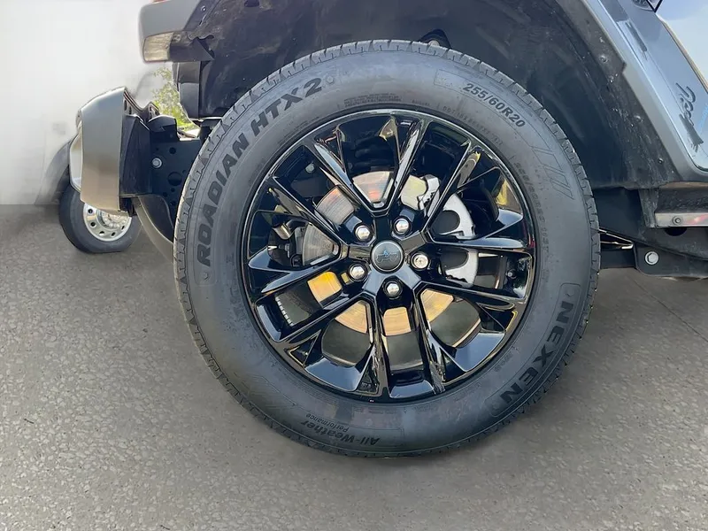 2025 Jeep Wrangler — photo 28 view