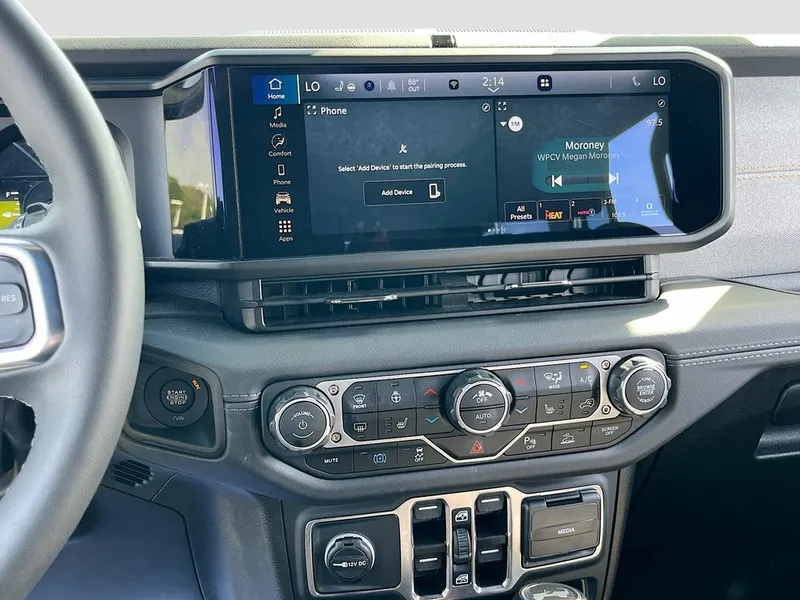 2025 Jeep Wrangler — photo 14 view