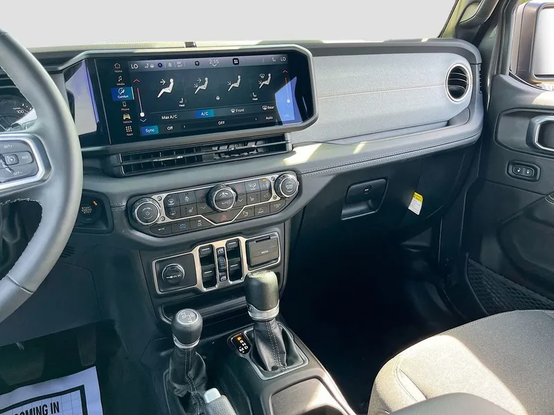 2025 Jeep Wrangler — photo 22 view