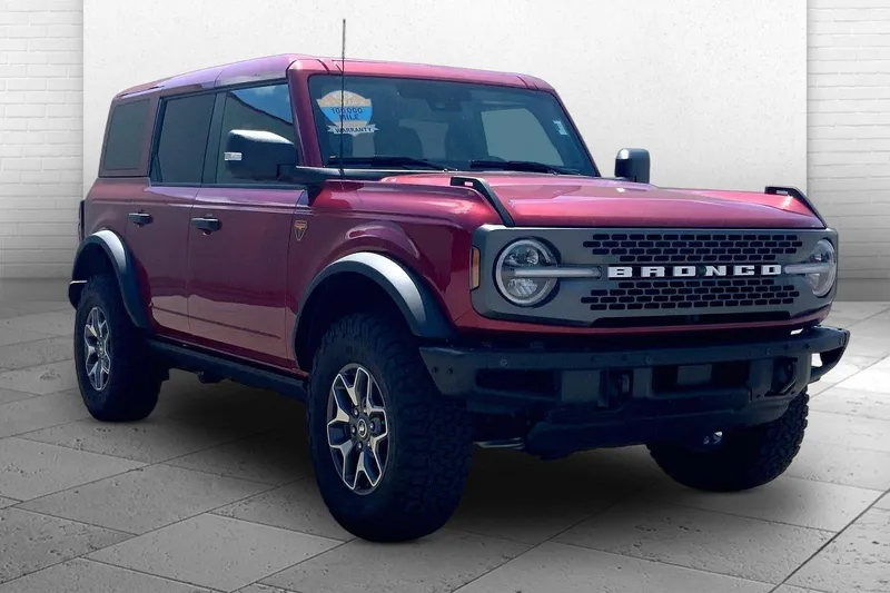 2025 Ford Bronco Badlands in Ruby Red Met Tntd — front three-quarter view