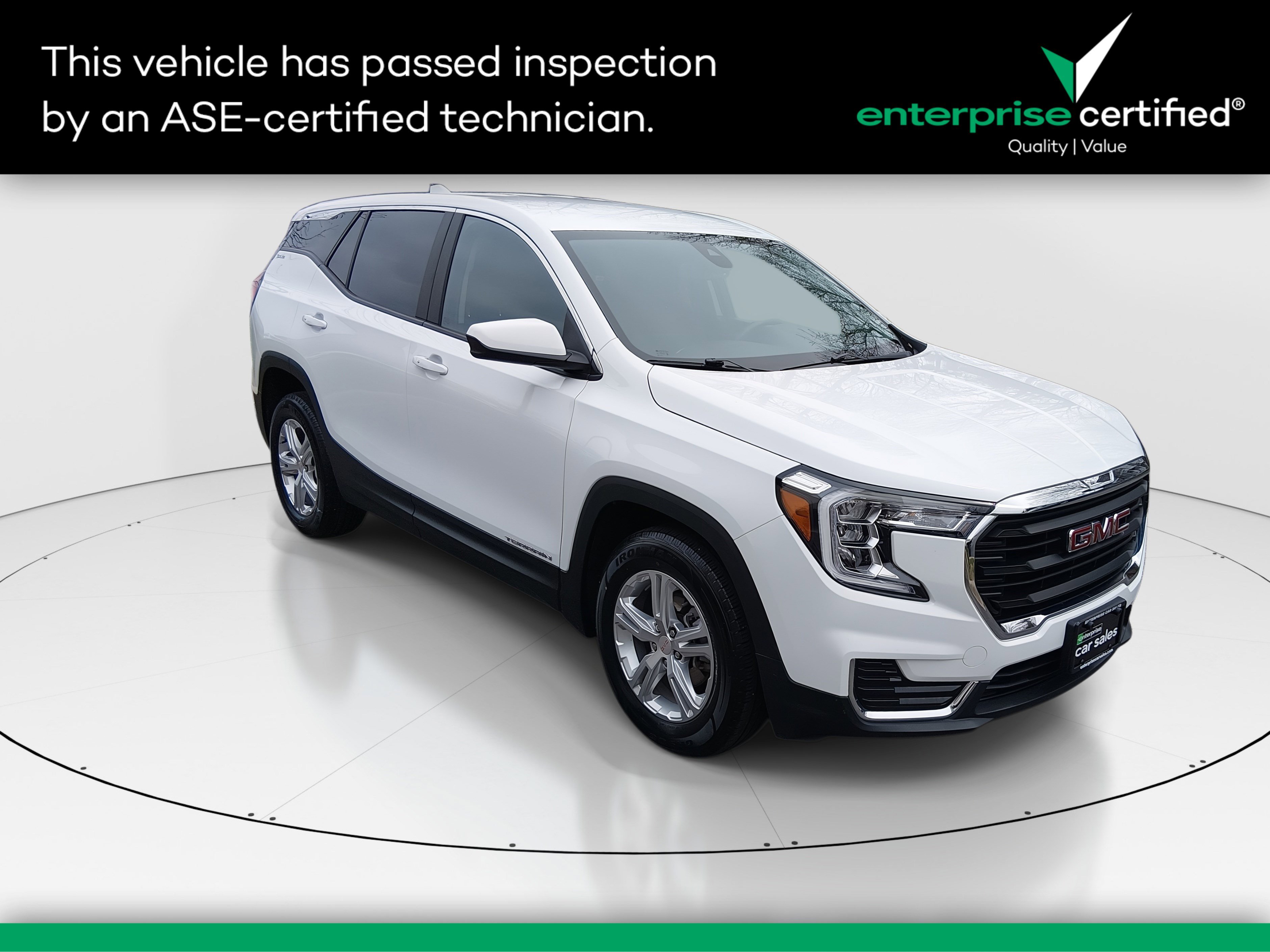 2024 GMC Terrain FWD 4dr SLE — front three-quarter view