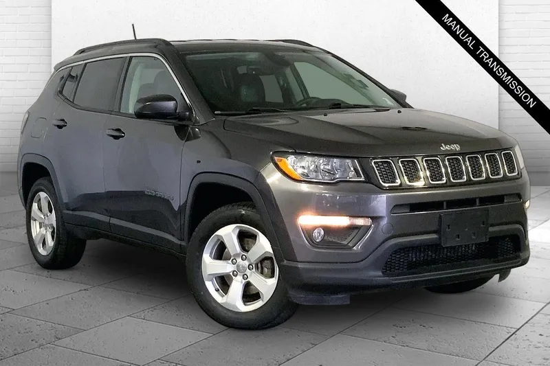 2018 Jeep Compass Latitude in Granite Crystal Metallic Clearcoat — front three-quarter view