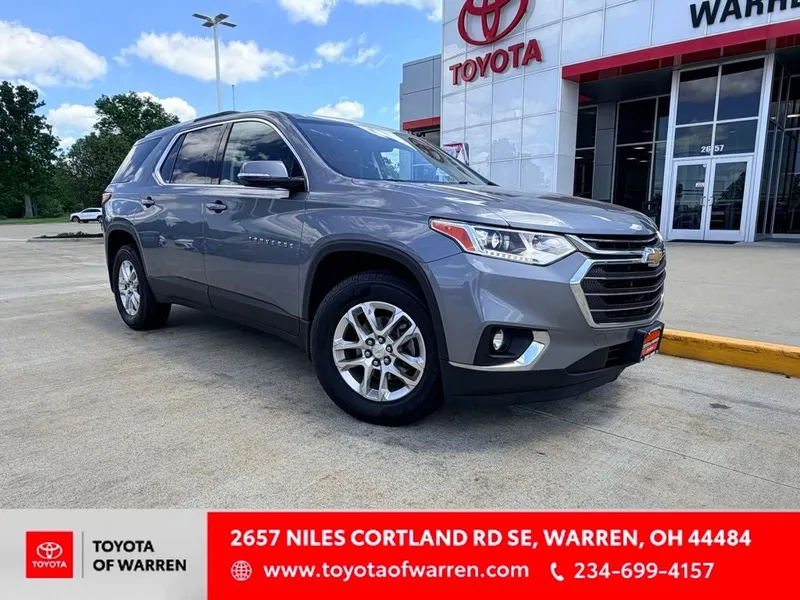 2018 Chevrolet Traverse LT Cloth w/1LT in Satin Steel Metallic — front three-quarter view