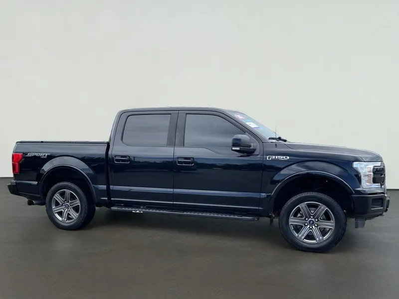 2020 Ford F-150 LARIAT in Black — front three-quarter view
