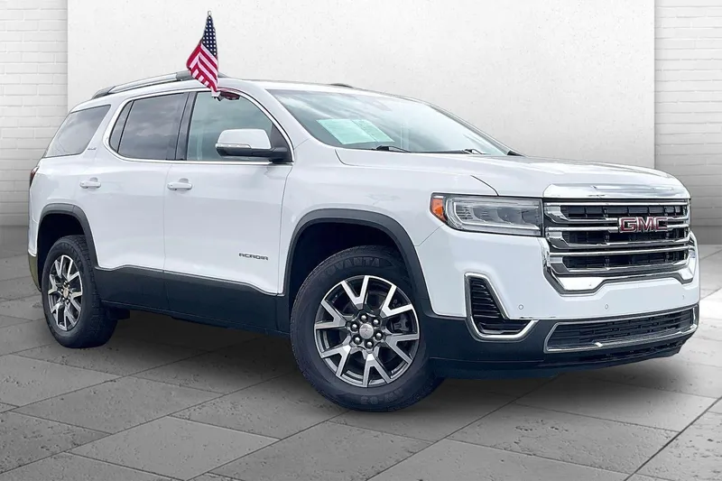 2023 GMC Acadia SLE in Summit White — front three-quarter view