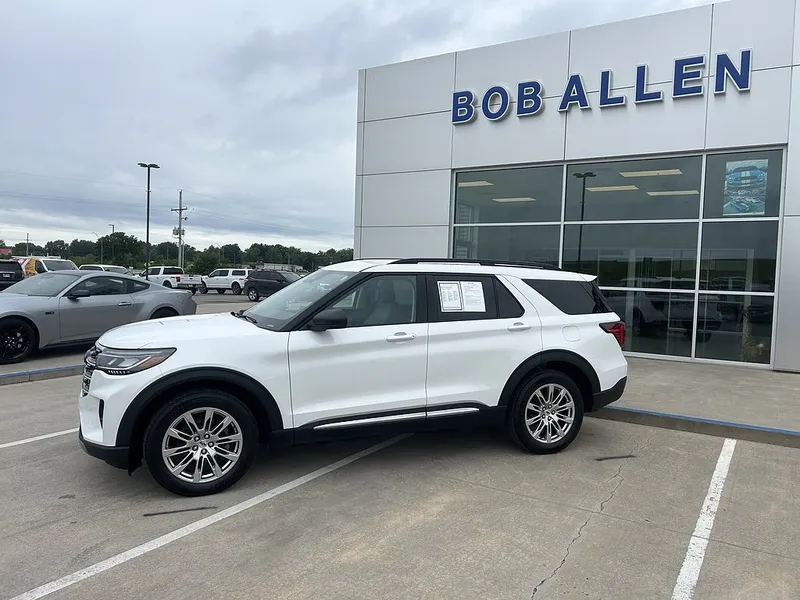 2025 Ford Explorer Active in Star White Metallic Tri-Coat — front three-quarter view