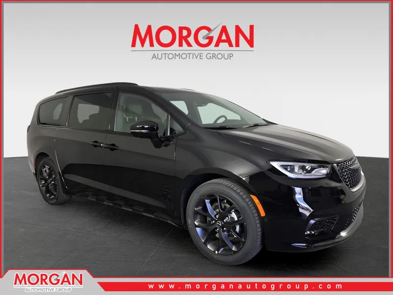 2026 Chrysler Pacifica Select in Black — front three-quarter view