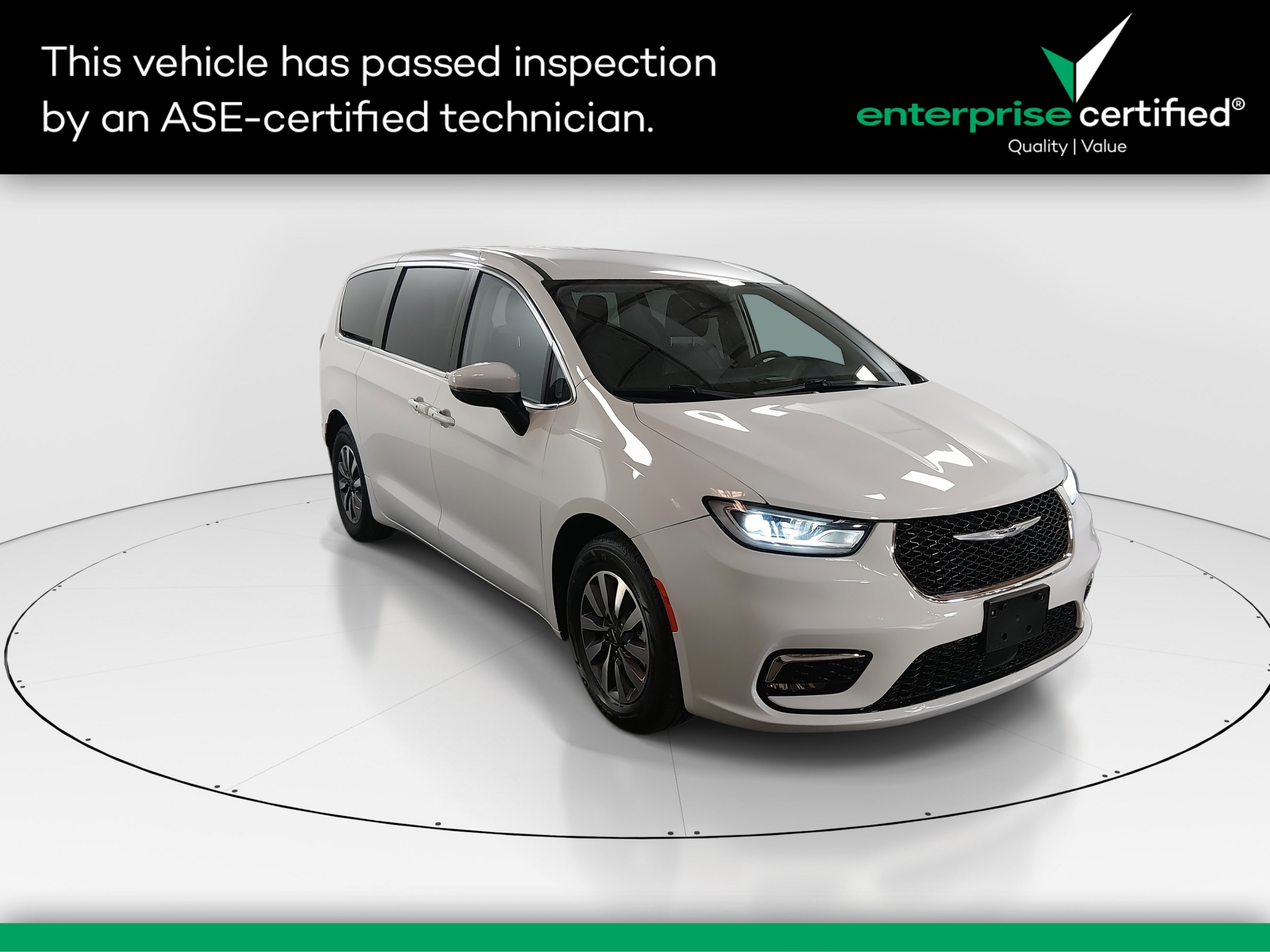 2023 Chrysler Pacifica Hybrid Touring L FWD — front three-quarter view