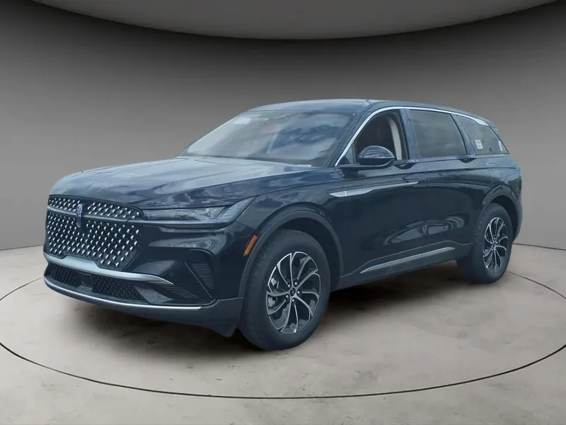 2026 Lincoln Nautilus Premiere in Black Metallic — front three-quarter view