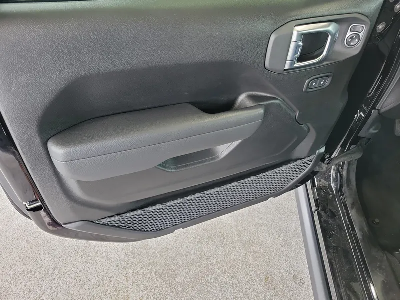 2026 Jeep Wrangler — photo 14 view