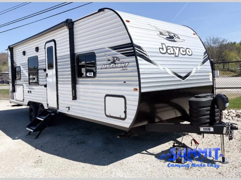 2026 Jayco Jay Flight SLX 260BH — front three-quarter view