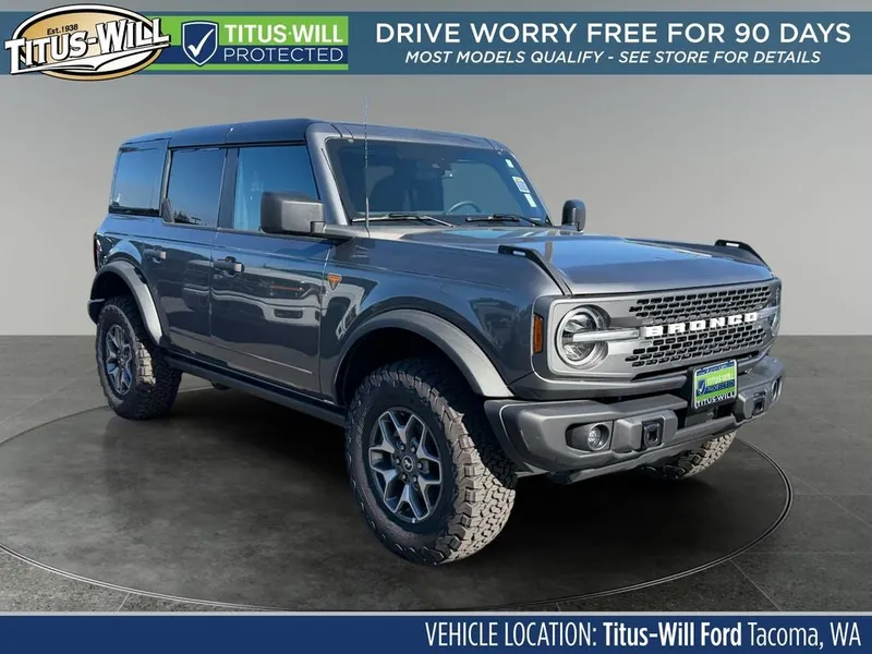 2025 Ford Bronco Badlands in Gray Metallic — front three-quarter view