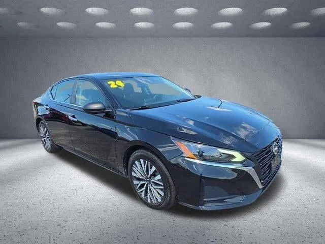 2024 Nissan Altima 2.5 SV in Black — front three-quarter view